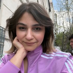 Ferdos, Babysitter a Napoli