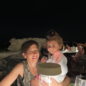 Dora, Famiglia a Roma