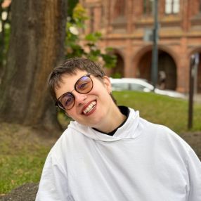 Anthea, Babysitter a Catania