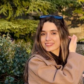 Negin, Babysitter a Trieste