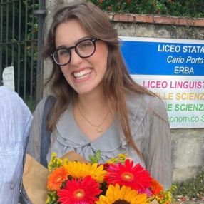 Anna, Babysitter a Erba