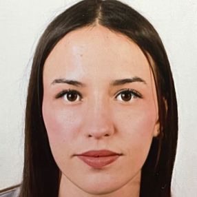 Perla, Babysitter in Predaia