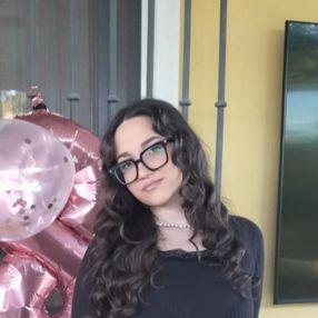 Agata, Babysitter a pojana maggiore