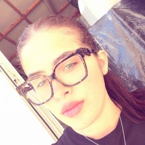 Sharon, Babysitter a Lentini