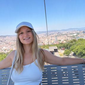 Vittoria, Babysitter in Agliana