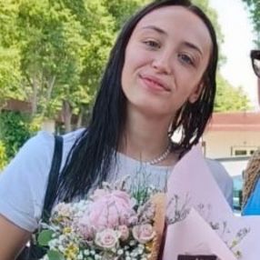 Nirma, Babysitter a Quartiere Sarmazzano