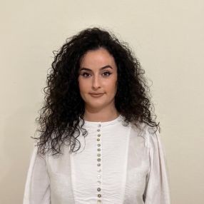 Arjesa, Babysitter a Asti