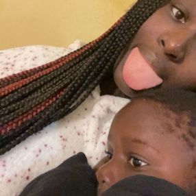Dieynaba, Babysitter a Leffe