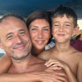 Chiara, Famiglia a Genova