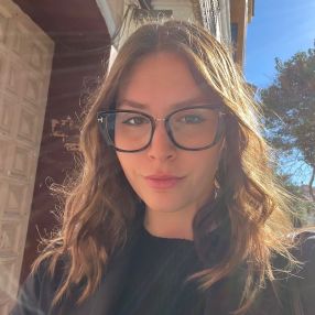 Sara, Babysitter a Casco