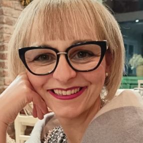 Rosanna, Babysitter a Cameri