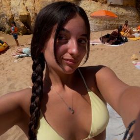 Federica, Babysitter a Frattamaggiore