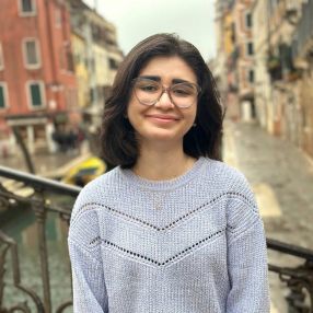 Elnaz, Babysitter a Piacenza
