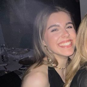 Sara, Babysitter a Erba