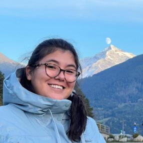 Kelly, Babysitter a Modena