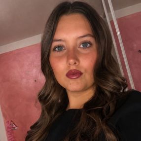 Giulia, Babysitter a Correggio
