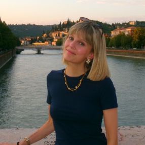 Giulia, Babysitter a Costa Volpino
