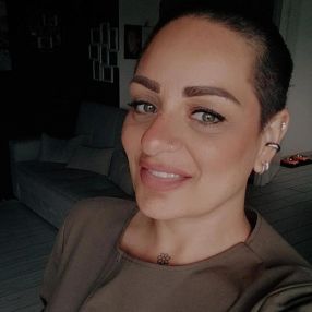 Veronica, Babysitter a Novara
