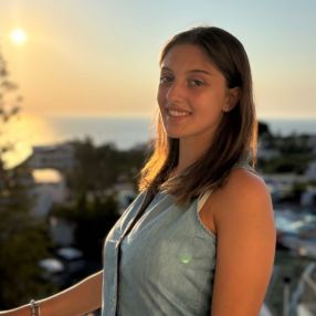 Elettra, Babysitter a Pianoro