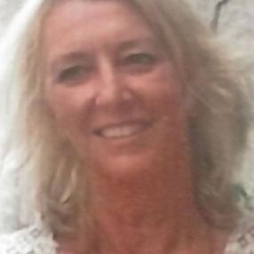 Tina, Babysitter in Paese