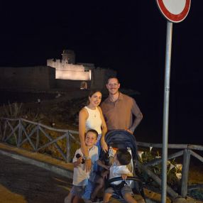 Sara, Famiglia a Azzano San Paolo