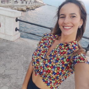 Simona, Babysitter a Città Metropolitana di Bari