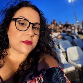 Giulia, Babysitter a Oristano