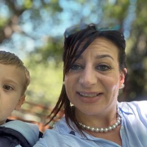 Anna, Babysitter a Erchie