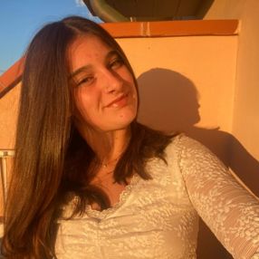 Giulia, Babysitter in Perignano