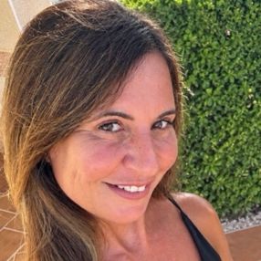 Simona, Babysitter a Gassino torinese