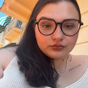 Asia, Babysitter a Valleggia