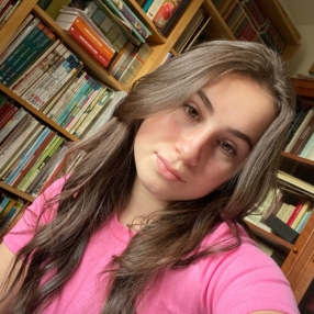 Chiara, Babysitter a Chiarano