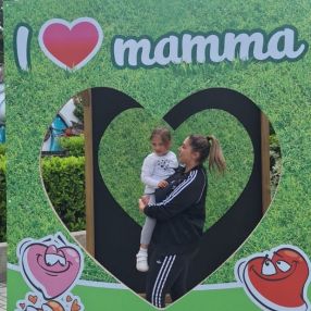 Iman, Famiglia a Travedona Monate
