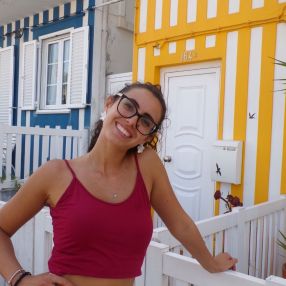 Gloria, Babysitter a Camerano