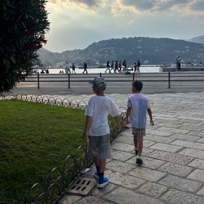 H, Famiglia a Genova