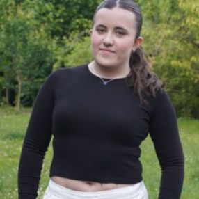 Giulia, Babysitter a Locate Varesino
