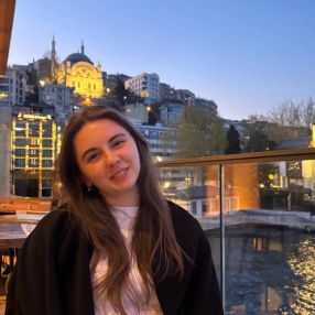 Adelaide, Babysitter a Albinea