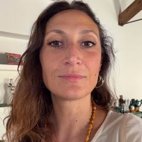 Nadia, Babysitter a Alba