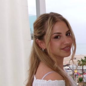 Alessia, Babysitter a Lurago Marinone