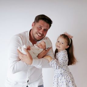 Elu, Famiglia a Roma