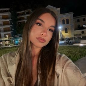 Naike, Babysitter a Maiori