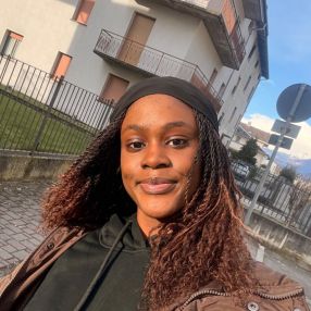 Fatou, Babysitter a Sondrio