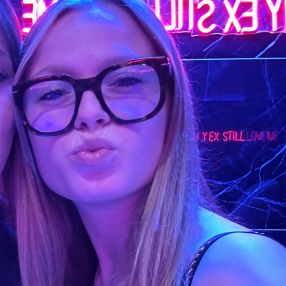 Rebecca, Babysitter a Collebeato