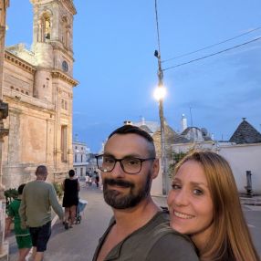 Ugo, Famiglia a Nove