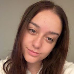 Nicole, Babysitter a Lograto