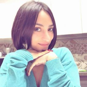 Lorella, Babysitter a Acireale
