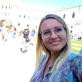 Anastasija, Babysitter a Cava Manara