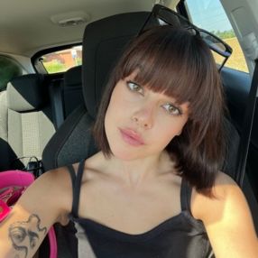 Aurora, Babysitter a Medicina