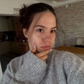 Melanija, Babysitter in Canelli