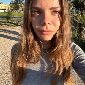 Sarà, Babysitter a Elmas